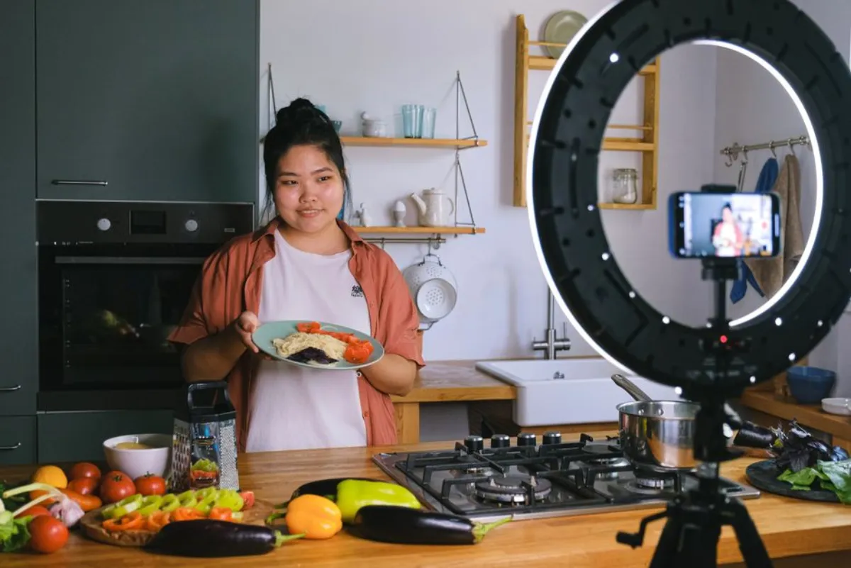 food vlogger